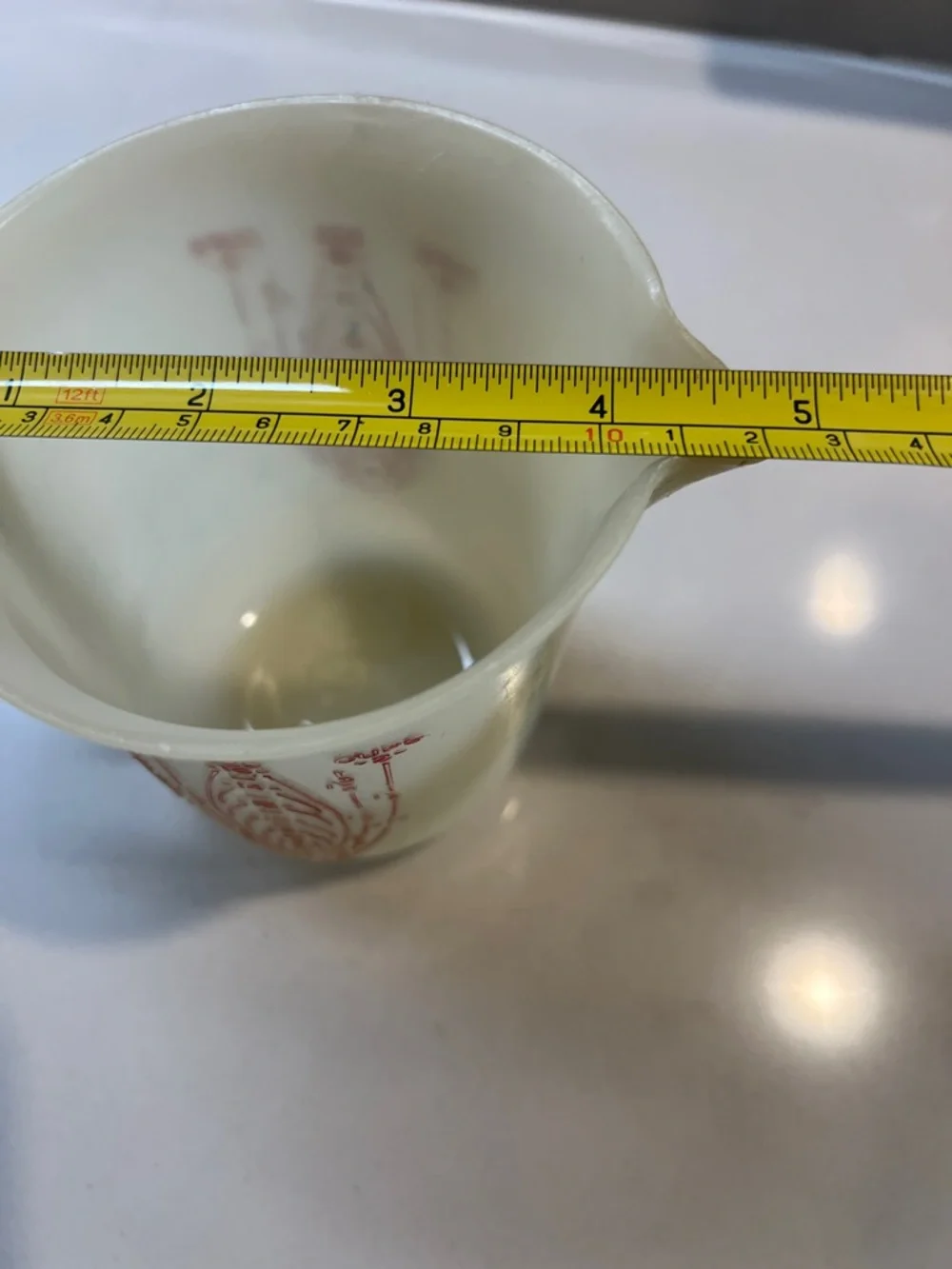 Tupperware Vintage Cream White Pouring Plastic Pitcher with Handle